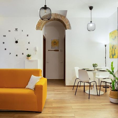 Como Centro Proprio Dietro L'Angolo Esterno foto